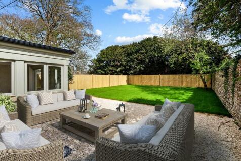 4 Courtwick Park ...