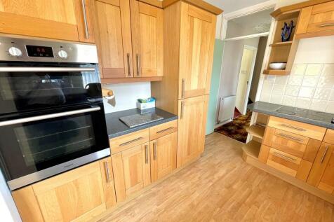 81 Manning Road K...