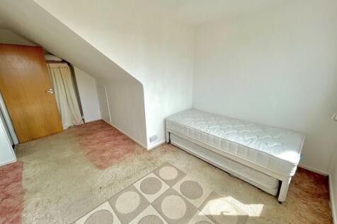 81 Manning Road B...