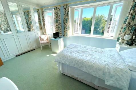 23 The Leas Bed1 ...