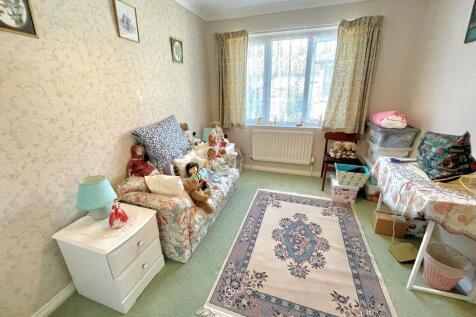 23 The Leas Bed2