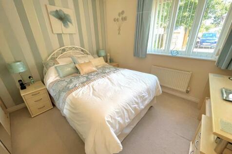 16 The Limes Bed1...