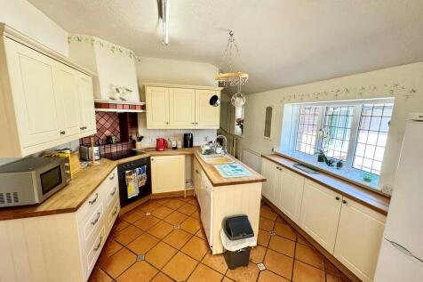 Tuts Cottage Kitc...