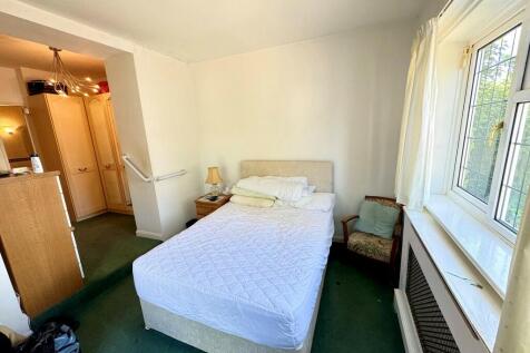 Tuts Cottage Bed1