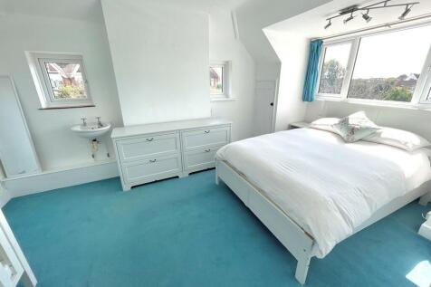 2 Cudlow Ave Bed ...