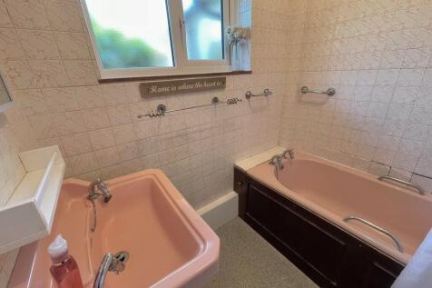 2 Cudlow Ave Bath...