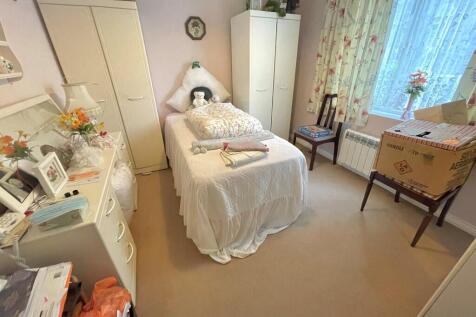 27 The Leas Bed2