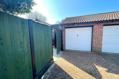 19 Biscay Close G...