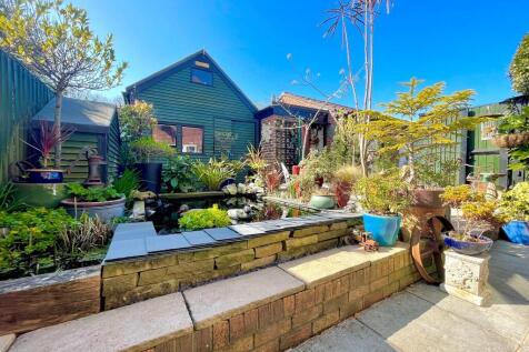 19 Biscay Close R...