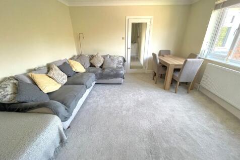 5 Ffynches Lodge ...