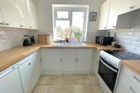 5 Ffynches Lodge ...