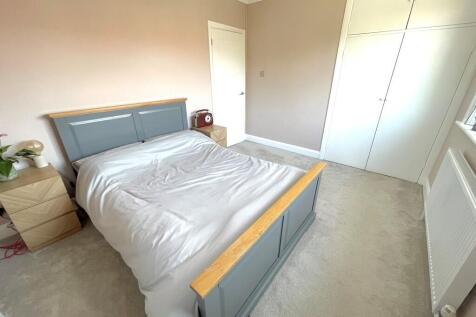 5 Ffynches Lodge ...