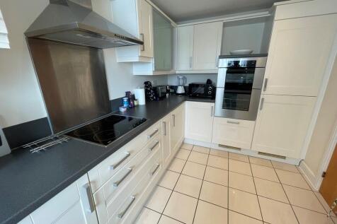 Flat 21 County Wh...
