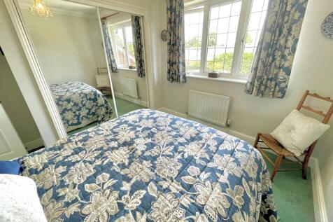 5 Cleeves Way Bed...