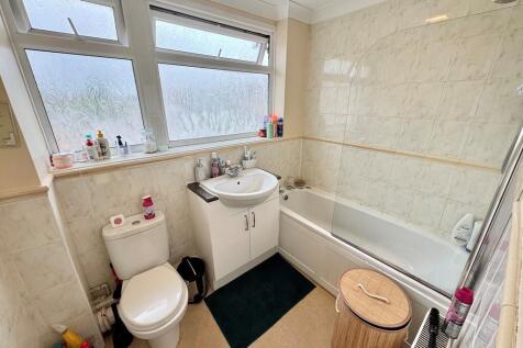 4 Maple Walk Bath...