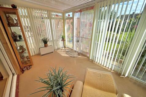30 Russells Close...