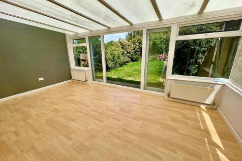 18 Moorfoot Road ...