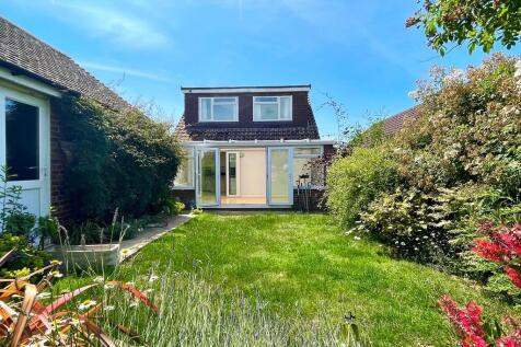 18 Moorfoot Road ...