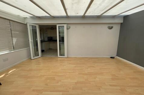 18 Moorfoot Road ...