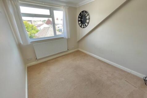 18 Moorfoot Road ...
