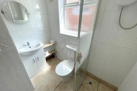18 Moorfoot Road ...