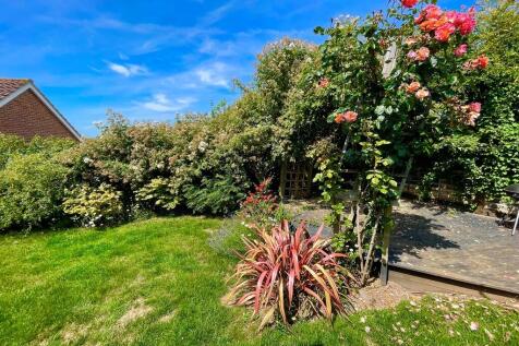 18 Moorfoot Road ...