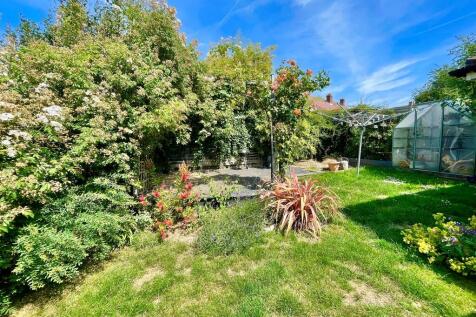 18 Moorfoot Road ...