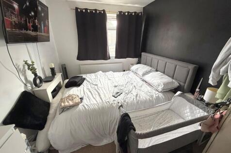 43 West Way Bed1
