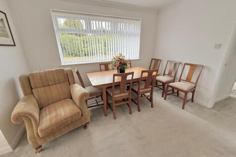 9 Hawke Close Din...