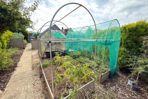 9 Hawke Close Veg...