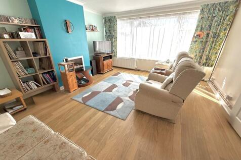 19 Chantonbury Cl...