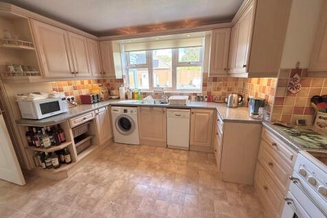 19 Chantonbury Cl...