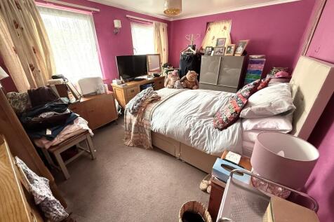 17 Hobbs Bed1