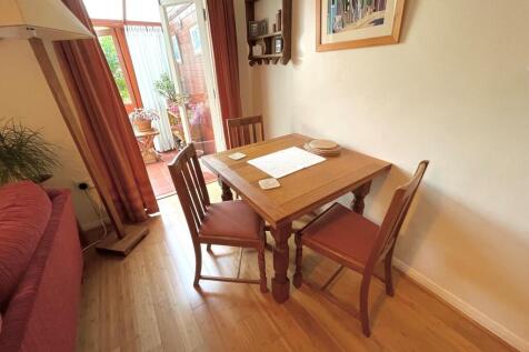 9 Beacon Way Dini...