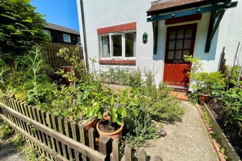 9 Beacon Way Fron...