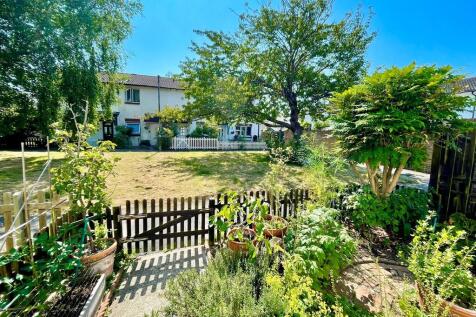 9 Beacon Way Fron...