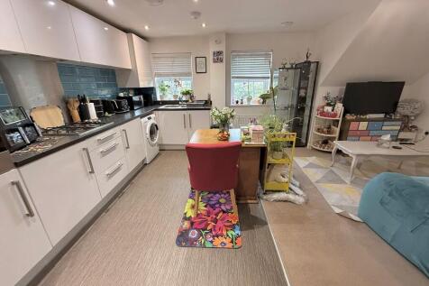 11 Spry Lounge Ki...