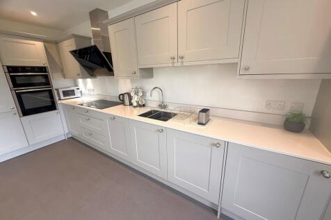 2 Harwood Apartme...