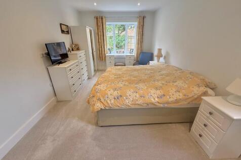 2 Harwood Apartme...