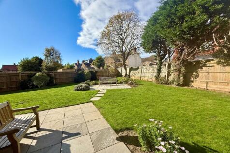 2 Harwood Apartme...