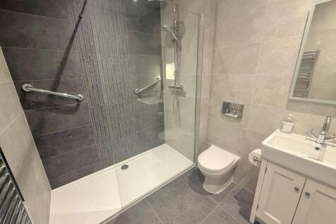 2 Harwood Apartme...