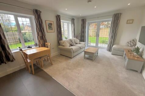 2 Harwood Apartme...