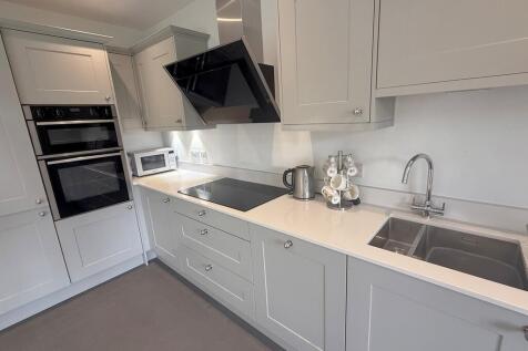 2 Harwood Apartme...