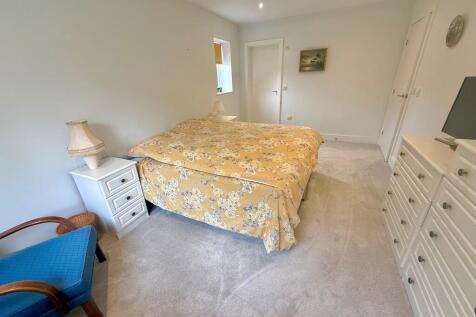 2 Harwood Apartme...