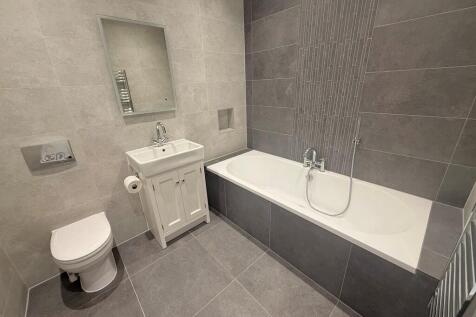 2 Harwood Apartme...