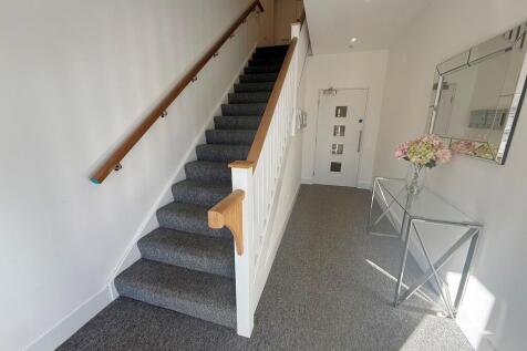 2 Harwood Apartme...