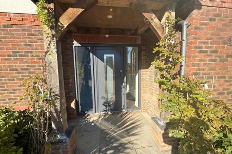 2 Harwood Apartme...