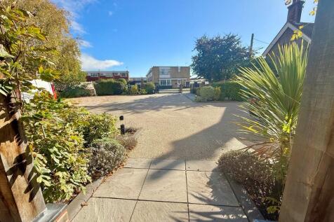 2 Harwood Apartme...