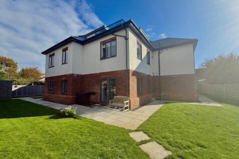 2 Harwood Apartme...