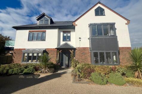 2 Harwood Apartme...